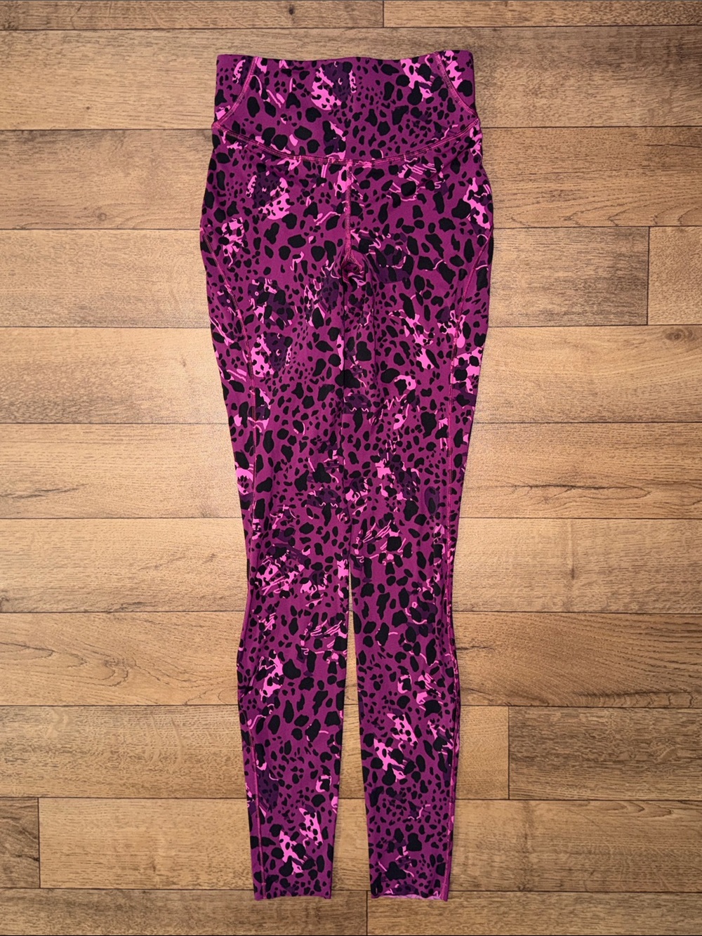 Lululemon Size 4 Base Pace High-Rise Tight 31" Cheetah Camo Magenta Purple Multi